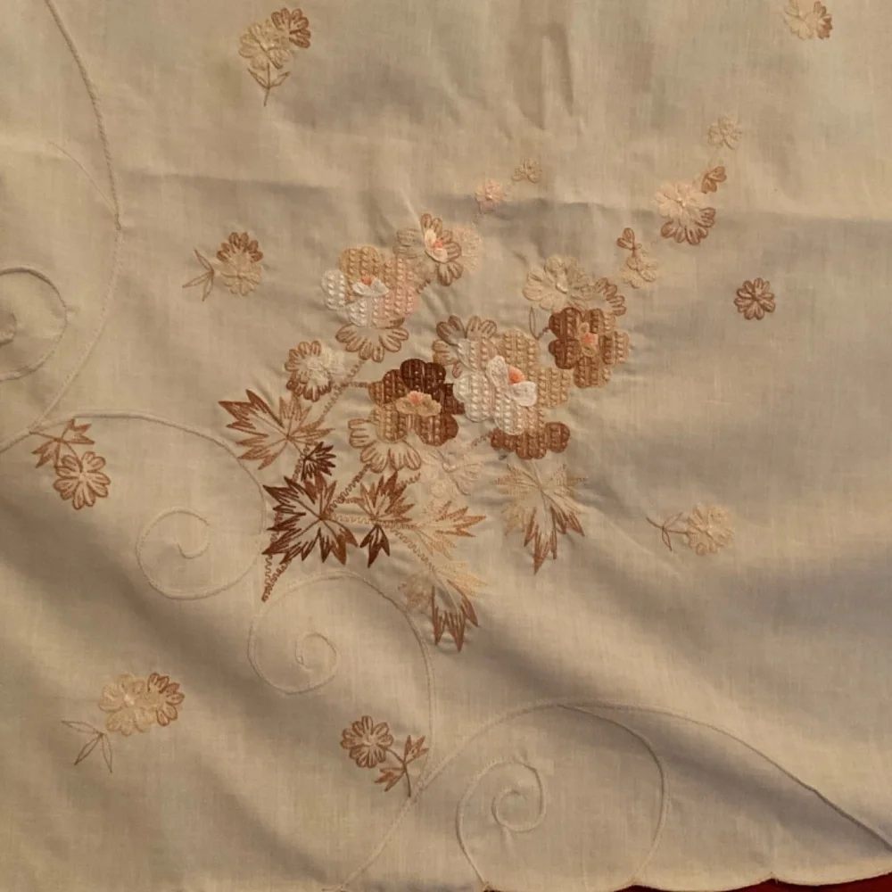 Table cover and napkins